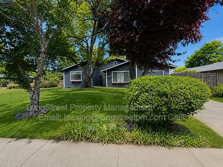 2711 Newton St — Photo 2