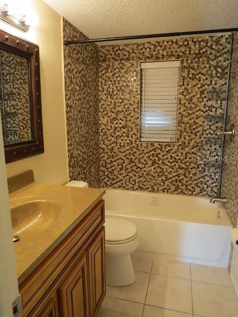 2 Bedroom 1 1/2 Bath — Photo 4