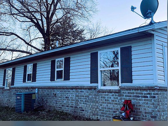 3rd image of 406 N Cloe St