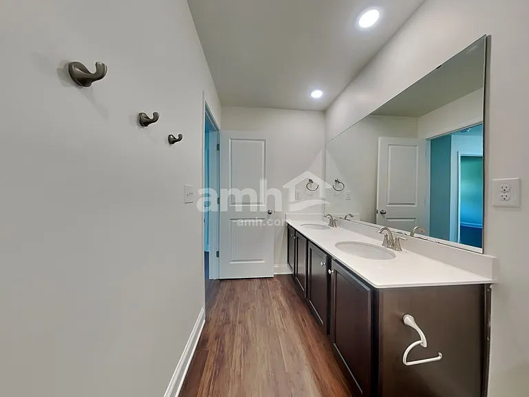 611 Rivermist Dr — Photo 17