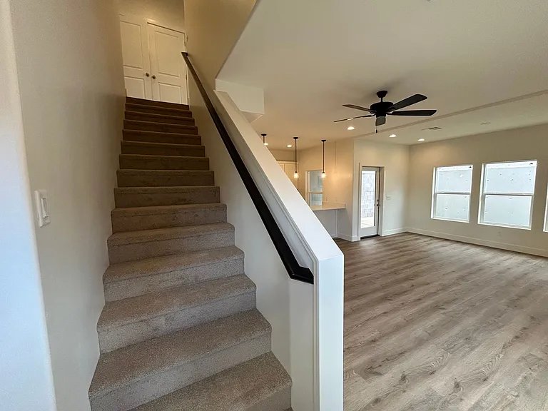 1544 E Mead Ln — Photo 12