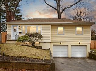 6 Harrington Dr, Johnston, RI 02919