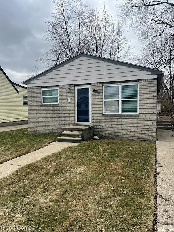 8654 Continental Ave photo 1