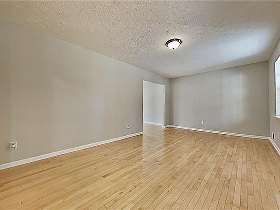 5th image of 2034 Tiffany Ln