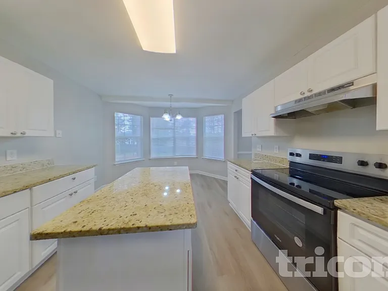 1105 Glendevon Cir — Photo 5
