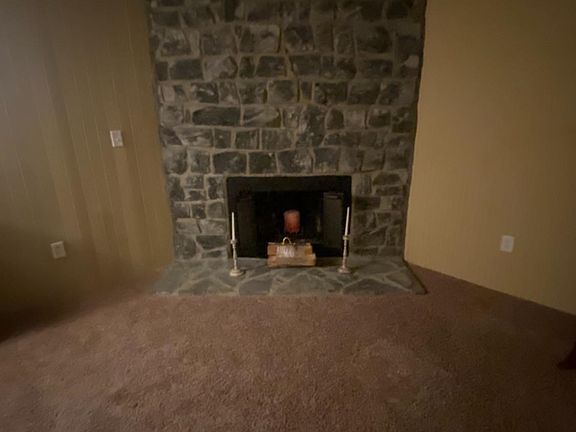 4th image of 1034 Stratford Ct