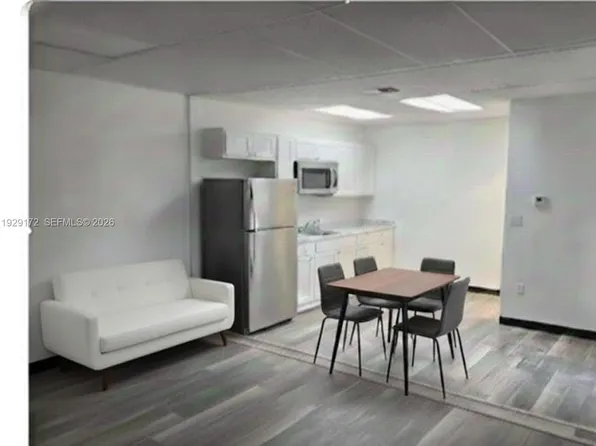 2001 N Dixie Hwy #4, Pompano Beach, FL 33060