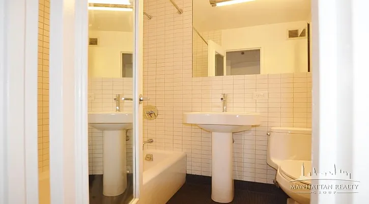 Rented by Manhattan Realty Group | media 14