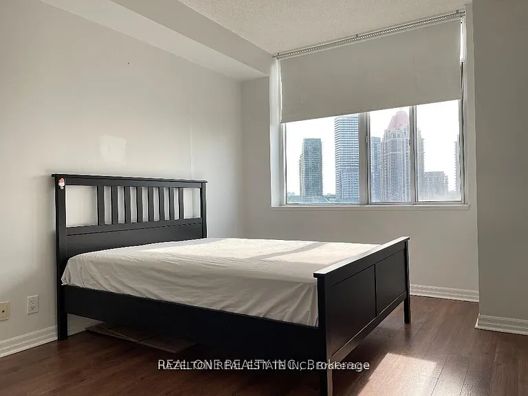220 Burnhamthorpe Rd W #1709 — Photo 4