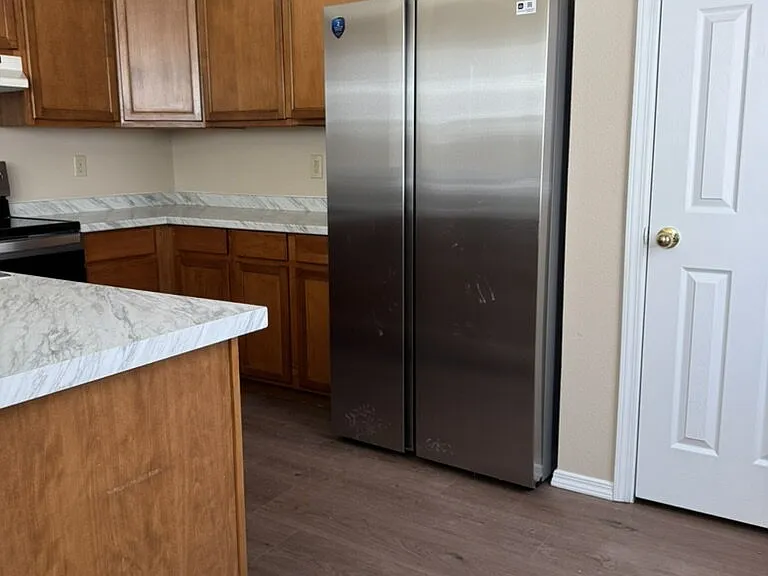 2429 E Monument St — Photo 12