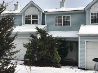 35 Oak St, Central Islip, NY