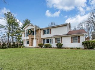 9 Campgaw Rd, Mahwah, NJ 07430