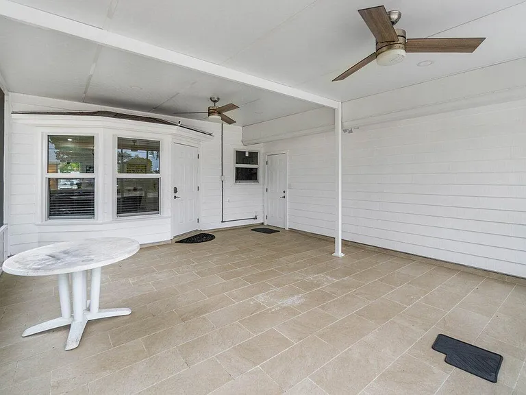 2233 Dock St — Photo 31