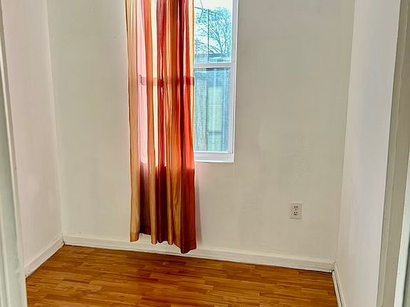 5th image of 7108 Guyer Ave