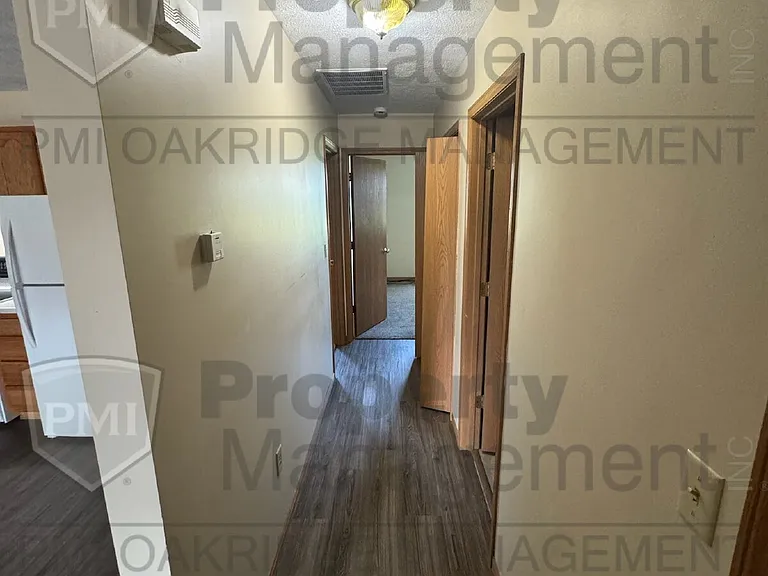 233 Elizabeth Dr — Photo 4