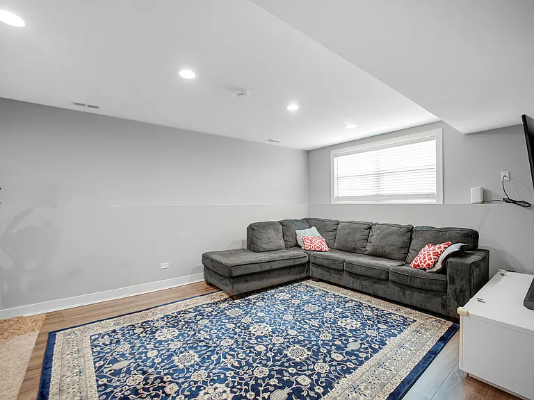 10324 S 81st Ave — Photo 16
