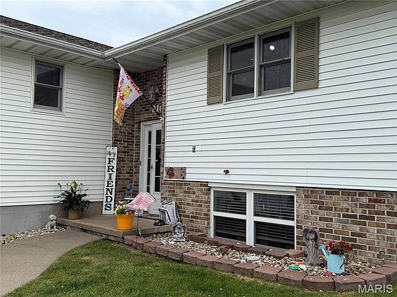 5th image of 810 Houston Dr
