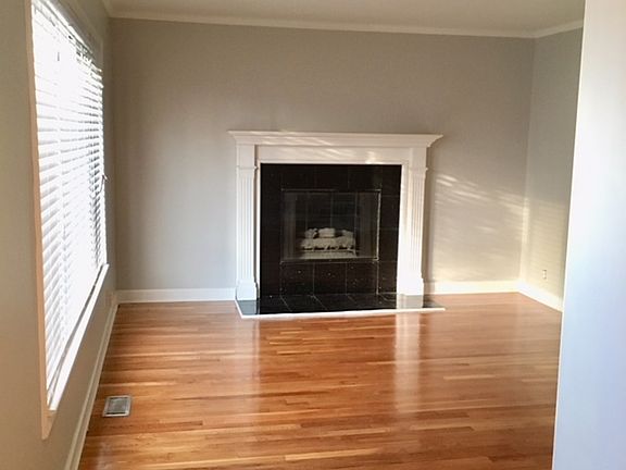 Gas fireplace 