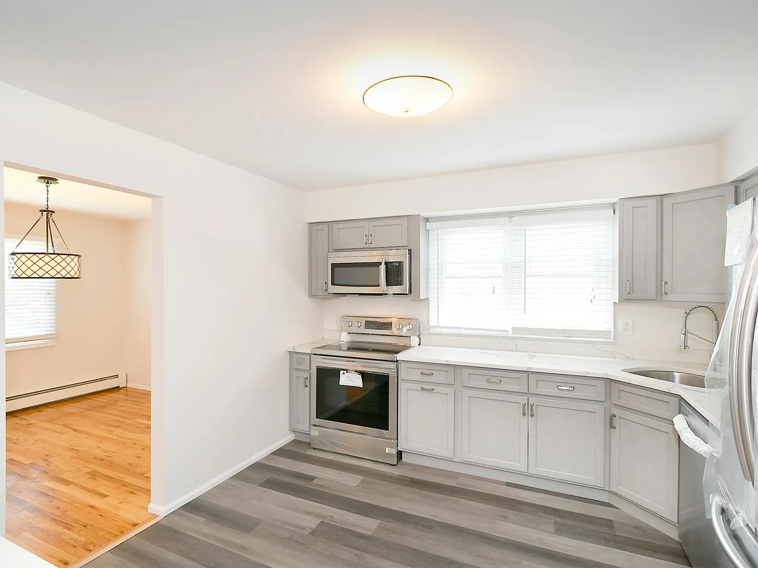 2 bed, $3,200 — Photo 2