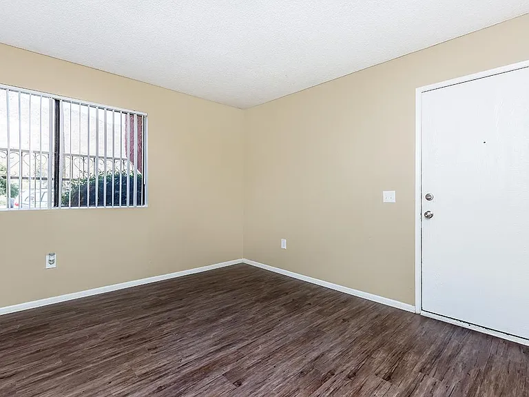 La Ventana Apartments — Photo 38