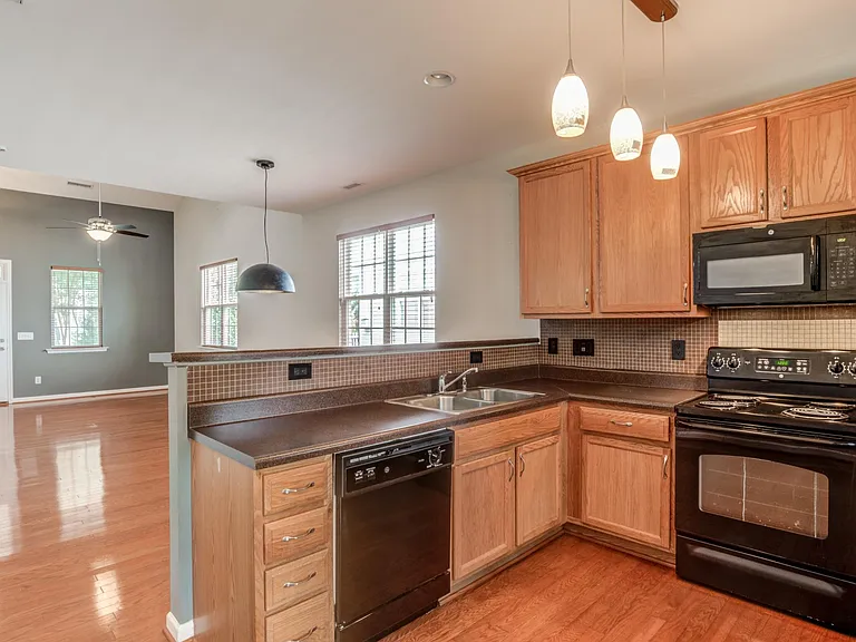 8221 Belneath Ct — Photo 26