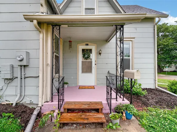 911 N Howard St, Indianola, IA 50125