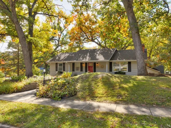 144 Lincoln Place Dr, Des Moines, IA 50312