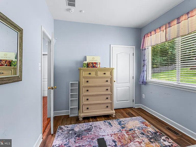 10870 Hammond Dr — Photo 23