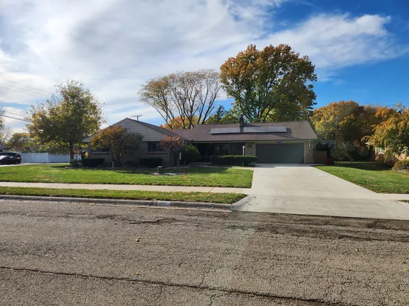 1801 Avenue E, Sterling, IL 61081