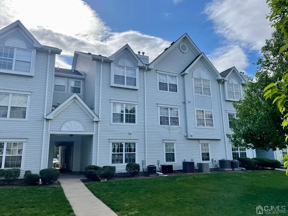 Building Photo - 66 Prestwick Way