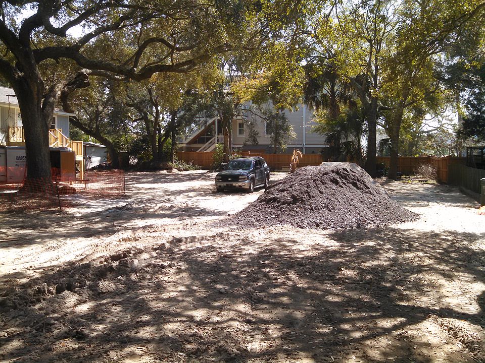 Building Lot 170' x 65'