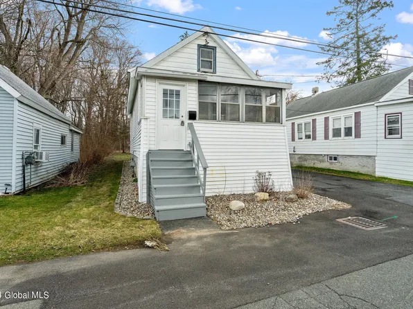 7 Sunnyside Avenue, Colonie, NY 12205