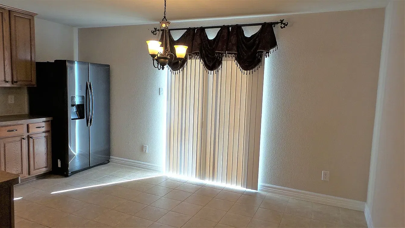 4 bed, 1872 sqft, $2,475 — Photo 4