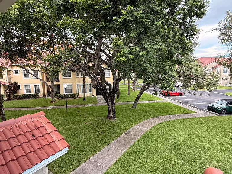 2705 Belmont Ln #2705 — Photo 5
