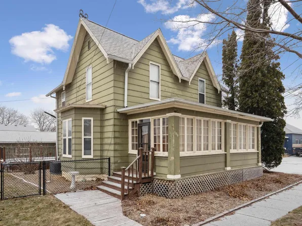 100 Walnut St, Traer, IA 50675