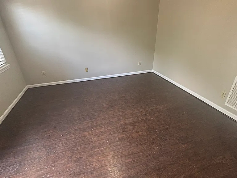 2140 Cheshire Dr — Photo 2
