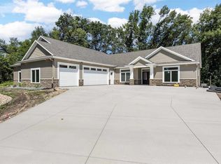 5528 Wild Rye Ct SE, Cedar Rapids, IA 52403