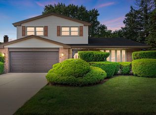 2011 E Canterbury Dr, Arlington Heights, IL