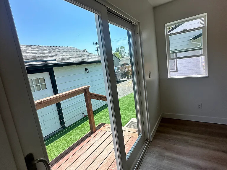 553 Flower Ave #B — Photo 7