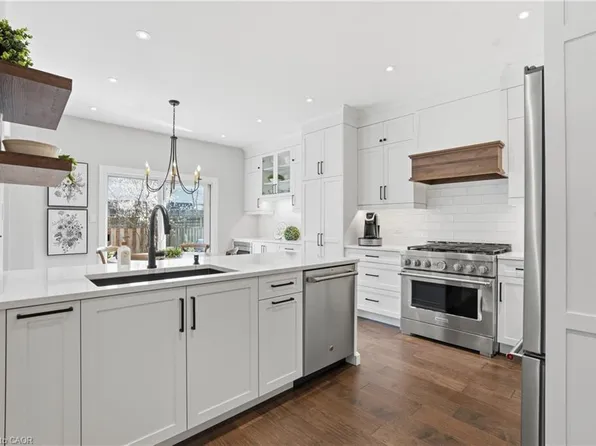 441 Stonehenge Dr #40, Hamilton, ON L9K 0B1