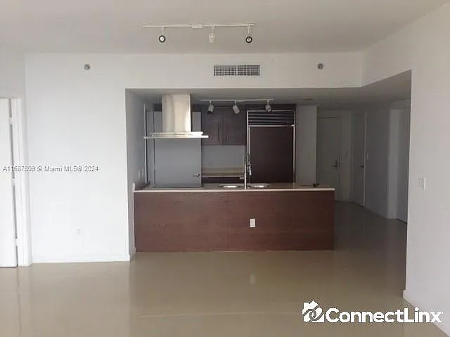 495 Brickell Ave — Photo 4