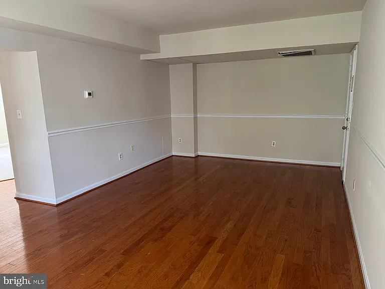 1720 Queens Ln #3172 — Photo 2