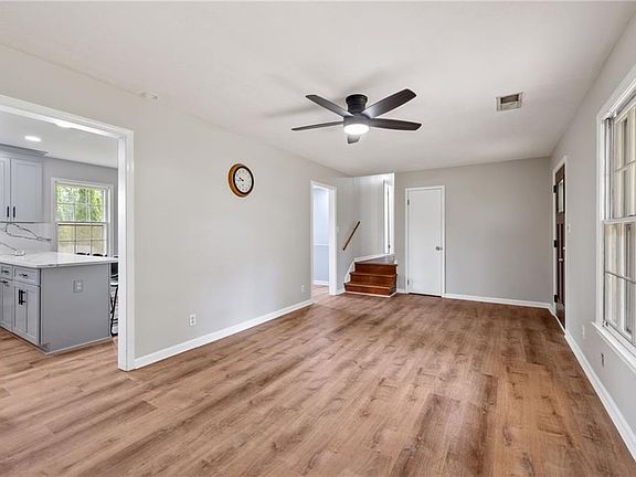 5th image of 634 Rebecca St NW