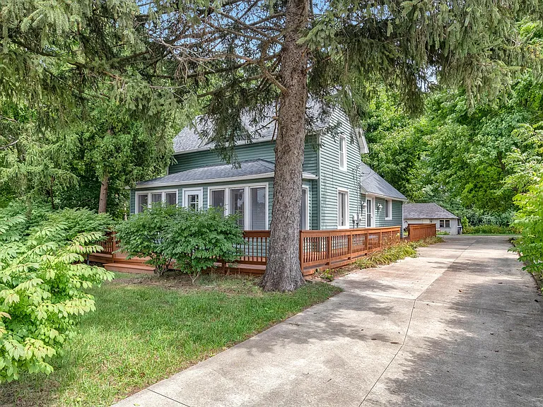 17130 Beck Rd — Photo 2