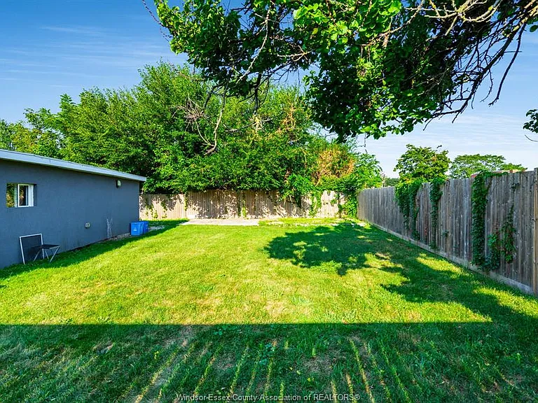 1672 Elgin St — Photo 30