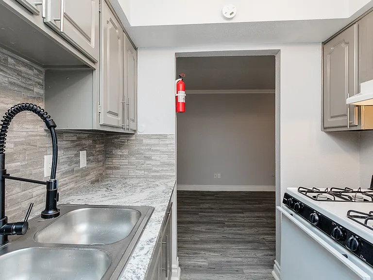 Allendale Village Apartments — Photo 6
