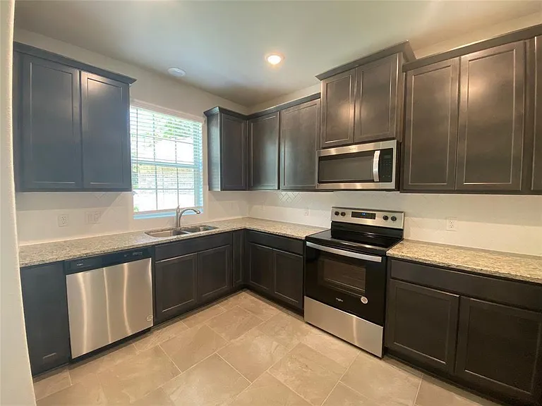 13443 Greenbrier Dr — Photo 4