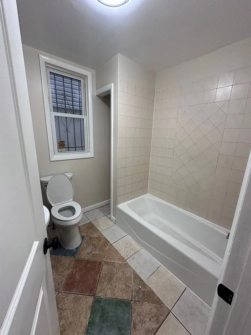 222 W Runyon St #1R — photo 7 of 8