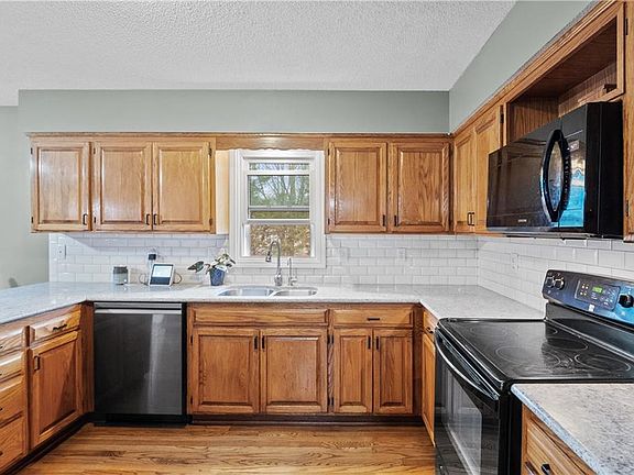 4th image of 2600 NE Quail Walk Trl