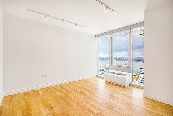 Rented by Mirador Real Estate | media 40